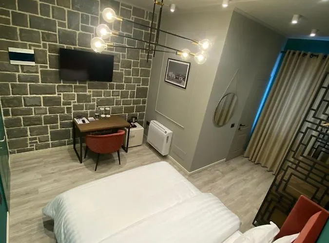 מלון Ardenica Boutique 4*