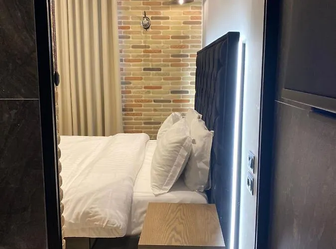 מלון Ardenica Boutique 4*