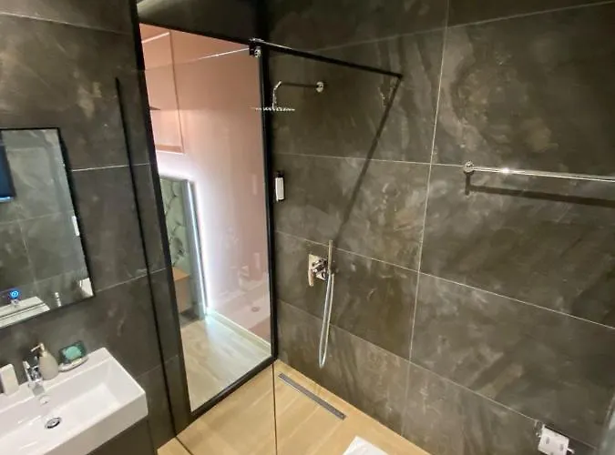 Ardenica Boutique מלון